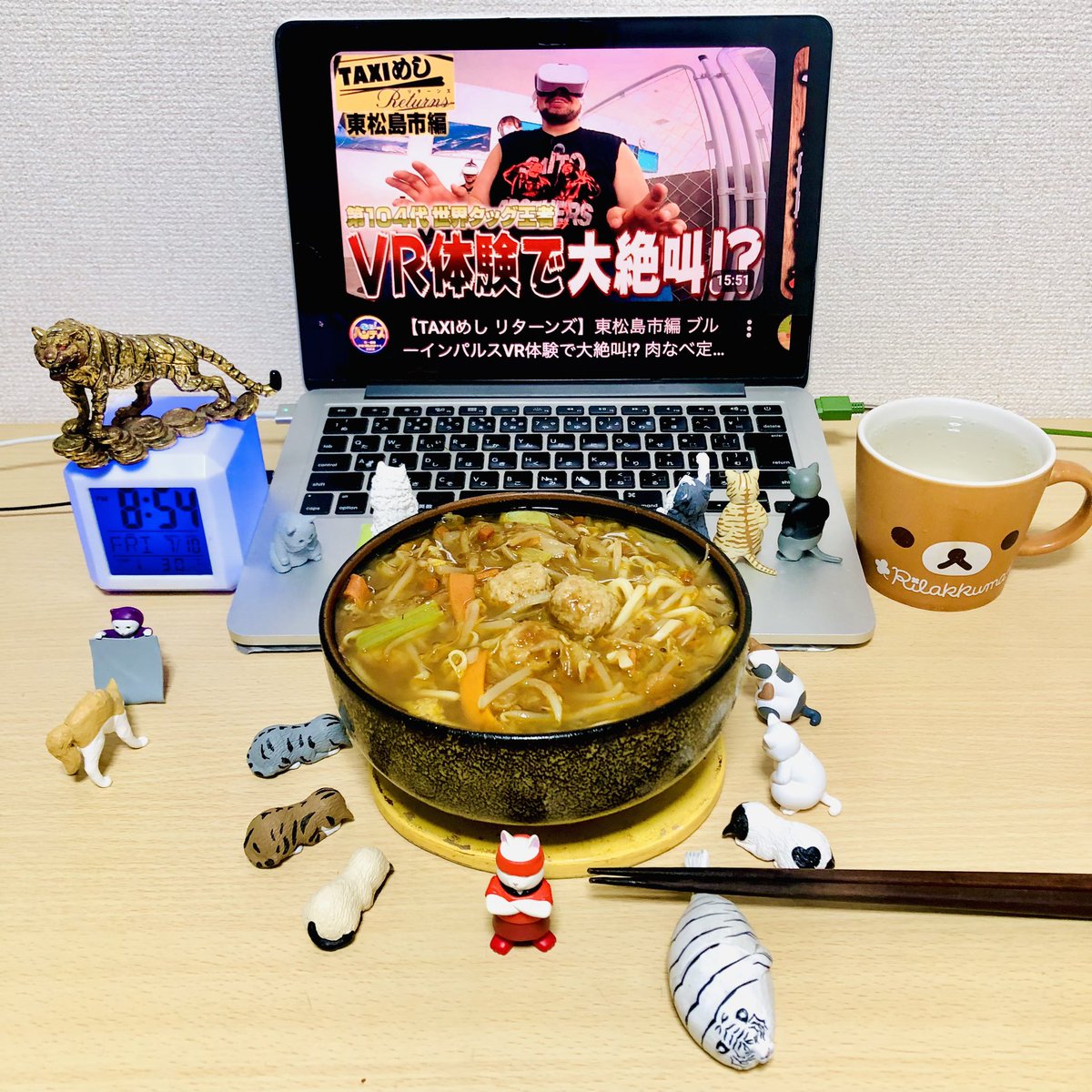 SuitableRider's tweet photo. ただいま😆
からの晩ごはん！
今夜は野菜たっぷりカレータン麺と🍎ビネガーソーダをいただきます🤤
毎週金曜日はカレーの日とTAXIめしの配信日！
久しぶりのラーメンです😏👍
合掌、テキトーライダー、

#晩ごはん
#金曜日はカレーの日 https://t.co/prcVzV17dU