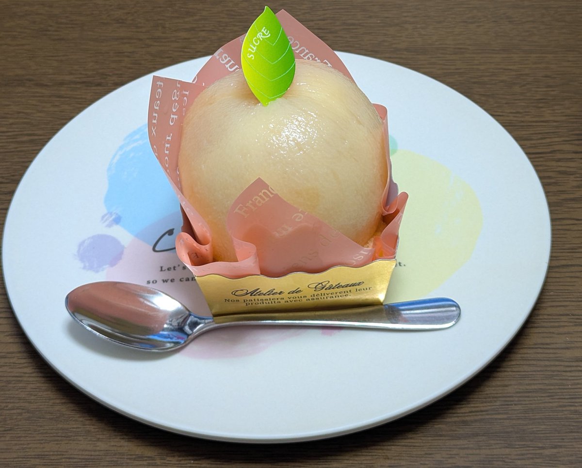 Simba81385808's tweet photo. 阪神百貨店で買った桃のケーキ🍑 https://t.co/rjfYYn5LKP
