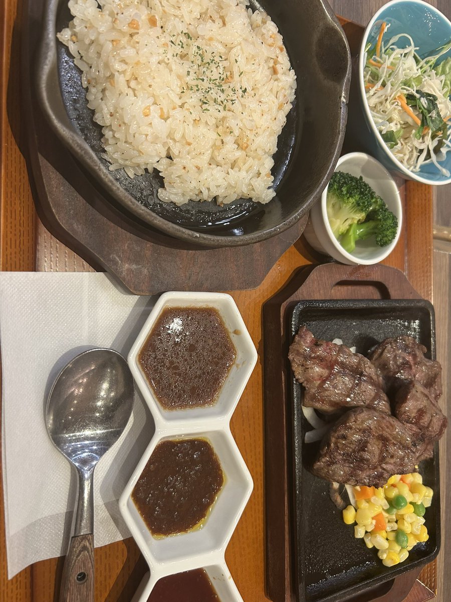 ngugankin's tweet photo. イベント前にして、足腰ボロボロ。。
肉食って頑張るぞい。 https://t.co/aCfo2iYIAj