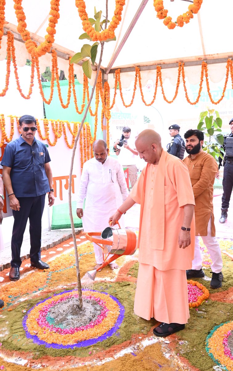 BJP4UP's tweet photo. मुख्यमंत्री श्री @myogiadityanath ने अयोध्या में पौधरोपण महायज्ञ-2026 के अंतर्गत पौधरोपण किया।

#एक_पेड़_माँ_के_नाम https://t.co/fAW6S0h7z6