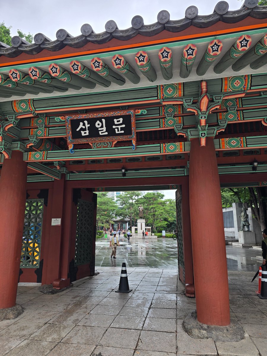 djdiwkl's tweet photo. 그냥 이직 취소하고 서울에 남기로 했읍니다 https://t.co/Z1xAy4aHba