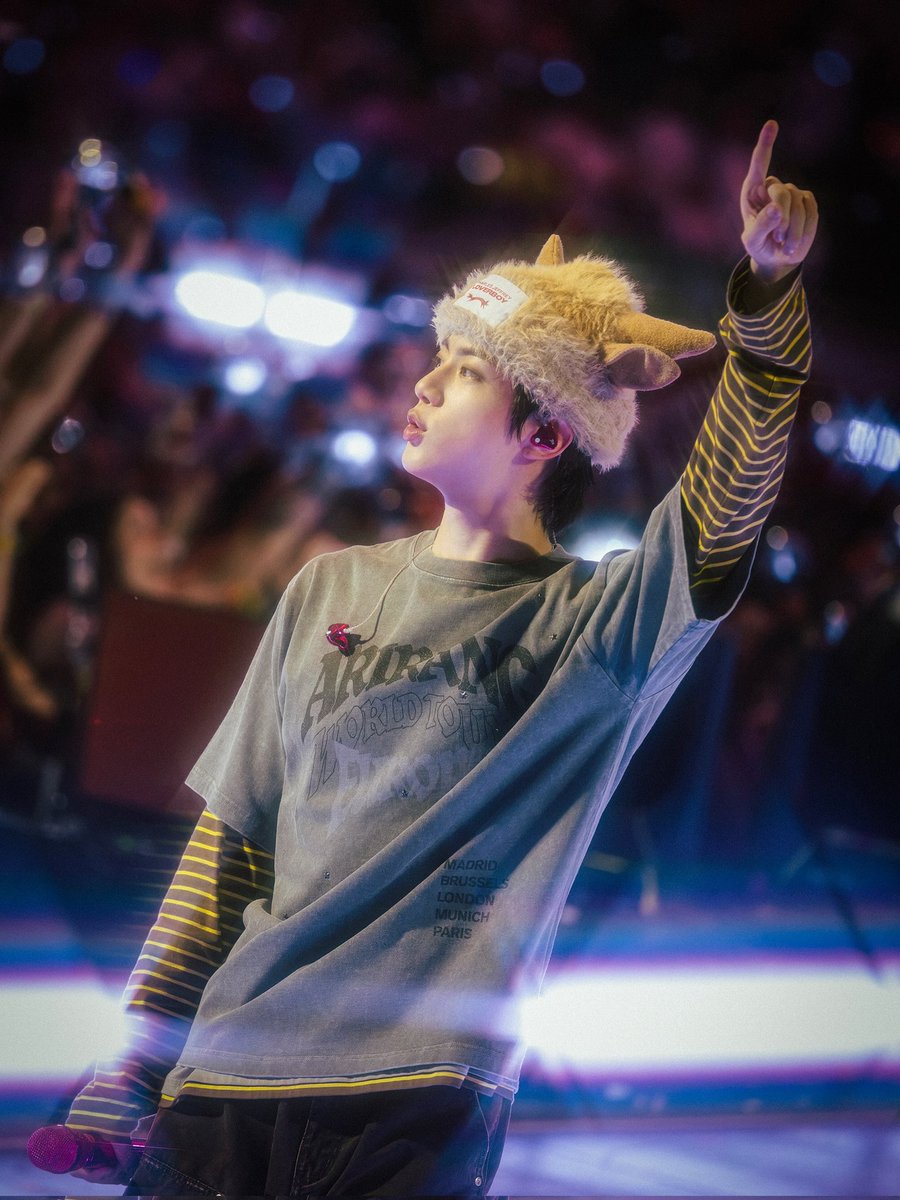 dalbit_bangtan's tweet photo. 📸 INSTAGRAM

@BTS_twt Official post:
BTS WORLD TOUR ’ARIRANG‘ IN LONDON https://t.co/dxTkdo6dd5