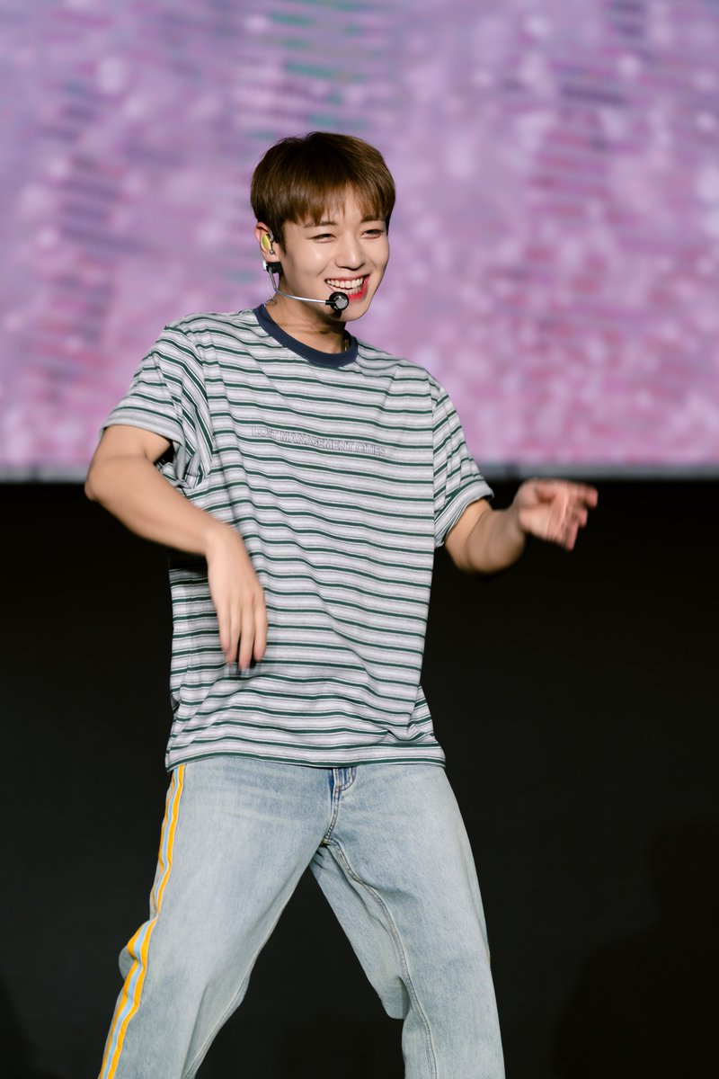 JIHUNIJOAH's tweet photo. #박지훈 베트남 팬콘 현장포토 https://t.co/67jF5PNpt1