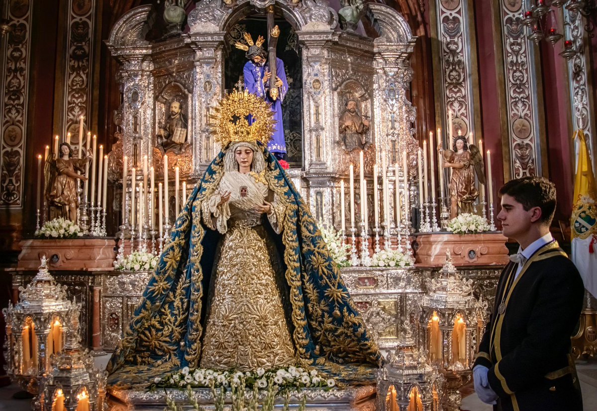 Hdad_Pasion's tweet photo. 𝐔𝐧𝐚 𝐥𝐥𝐚𝐦𝐚𝐝𝐚 𝐝𝐞𝐥 𝐒𝐞𝐧̃𝐨𝐫 𝐪𝐮𝐞 𝐥𝐥𝐞𝐧𝐚 𝐝𝐞 𝐞𝐬𝐩𝐞𝐫𝐚𝐧𝐳𝐚 𝐚 𝐧𝐮𝐞𝐬𝐭𝐫𝐚 𝐇𝐞𝐫𝐦𝐚𝐧𝐝𝐚𝐝

La Archicofradía Sacramental de Pasión comunica a sus hermanos que nuestro Diputado de Juventud, Salvador Alegre Albendea, ha presentado su dimisión como miembro de la Junta de Gobierno al haber respondido a la llamada del Señor para iniciar, el próximo mes de septiembre, su formación en el Seminario Metropolitano de Sevilla.

Aunque su marcha supone la pérdida de un valioso colaborador en las tareas de gobierno de la Hermandad, recibimos esta noticia con inmensa alegría y gratitud. No hay mayor servicio que responder generosamente a la vocación a la que Dios llama, y para una corporación cristiana es motivo de esperanza ver cómo uno de sus hermanos da este paso con fe y entrega.

La Junta de Gobierno agradece profundamente el trabajo, la dedicación y el testimonio que Salvador ha ofrecido durante este tiempo al frente de la Diputación de Juventud, especialmente por su cercanía a los jóvenes y su compromiso con la vida de Hermandad.

Encomendamos al Señor de Pasión y a Nuestra Madre y Señora de la Merced esta nueva etapa de su vida, para que le concedan fidelidad, fortaleza y perseverancia en el camino que ahora emprende.

Pedimos a todos nuestros hermanos que lo tengan presente en sus oraciones, seguros de que la Archicofradía seguirá siendo siempre su casa.

#Pasion26