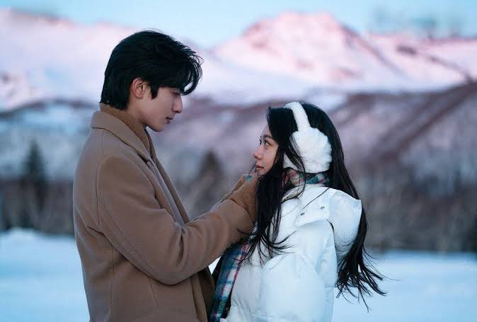 SMilkdrama's tweet photo. #ShineOnMe lives up to its name of giving warmth and worth the hype too! I enjoyed watching the leads, #ZhaoJinmai is always worth watching and I had a great time watching #SongWeilong for the first time. Only lows for me are the sideplots with her dad’s mistress & uni friends. https://t.co/Fq1Fx6ftqz