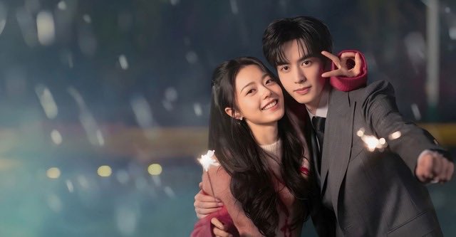 SMilkdrama's tweet photo. #ShineOnMe lives up to its name of giving warmth and worth the hype too! I enjoyed watching the leads, #ZhaoJinmai is always worth watching and I had a great time watching #SongWeilong for the first time. Only lows for me are the sideplots with her dad’s mistress & uni friends. https://t.co/Fq1Fx6ftqz