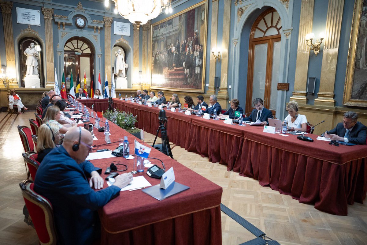 ppacocyl's tweet photo. Los Parlamentos Autonómicos deben tener una voz activa en #Europa. Hoy, en la reunión del Comité Permanente de la CALRE (@Calrenet) celebrada en el Senado de #España, he solicitado reactivar y coordinar el Grupo de Trabajo sobre Legislación Europea e Inversiones Públicas. https://t.co/CgzsrPblPx