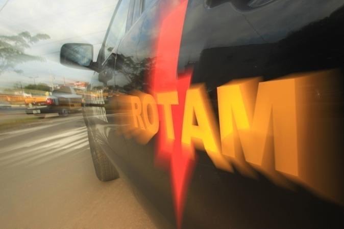 CBNGoiania's tweet photo. Após uma operação da Rotam, homem morre em confronto com os policiais em Goiânia ==> https://t.co/lA9Sb0ao6l #NoArNaCBN #CBNGoiânia #polícia #Rotam #Goiânia https://t.co/z1t8nV4fTk