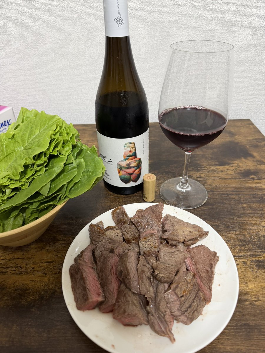 nasunasu211's tweet photo. 華金はワインとステーキをいただきます。クビラレッドは豊潤な味わいでした🍷
https://t.co/jCW4x5k0LF https://t.co/VNVt7Me815