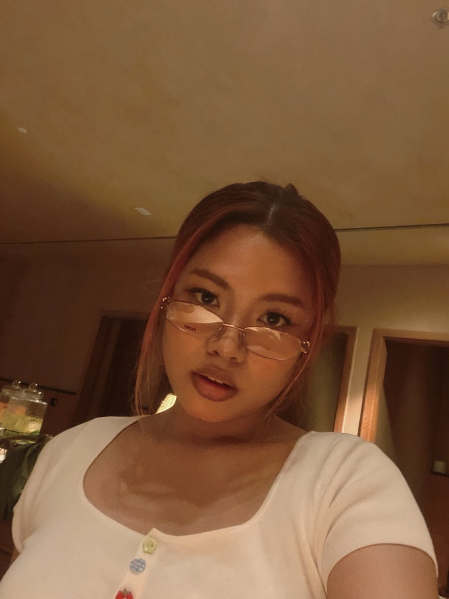nayasroom_'s tweet photo. naya’s life outside of twt lately https://t.co/CHFCydWGXb
