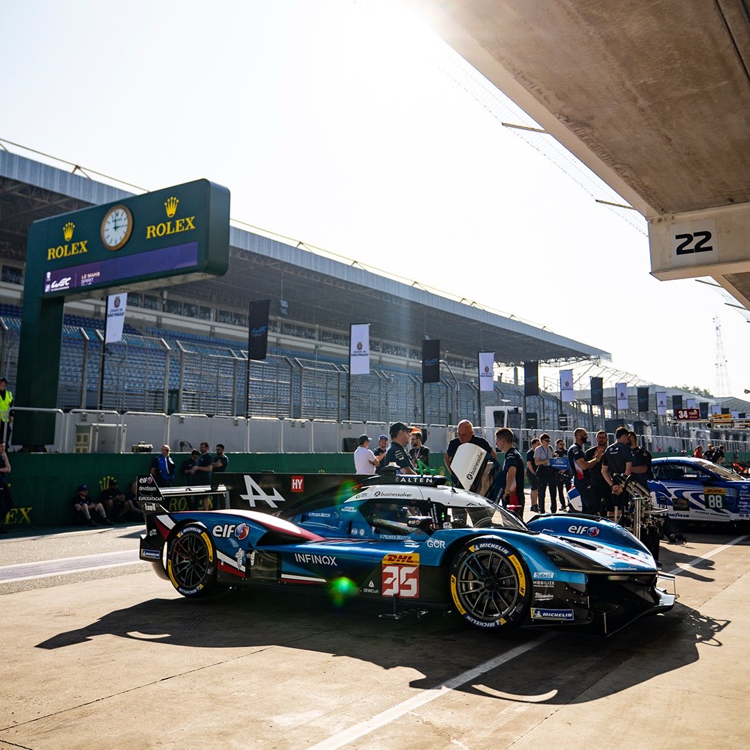 FIAWEC's tweet photo. Scrutineering and final preparations complete 👌
 
Tudo pronto, time to kick off the race weekend!
 
#WEC #6HSaoPaulo https://t.co/h91ZjTO1rh