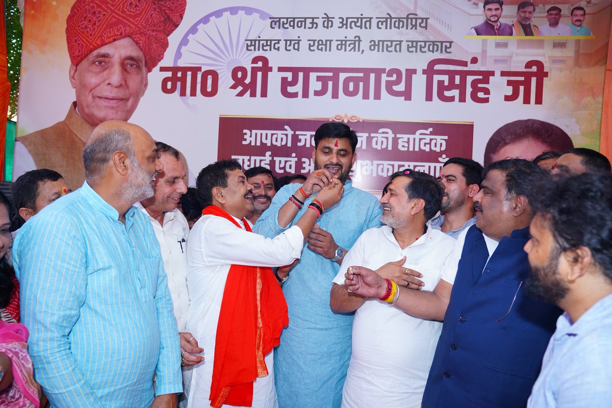 NeerajSinghSays's tweet photo. आज लखनऊ में भारत सरकार के माननीय रक्षामंत्री एवं लखनऊ लोकसभा क्षेत्र के लोकप्रिय सांसद आदरणीय श्री राजनाथ सिंह जी के जन्मदिवस के शुभावसर पर माननीय सदस्य, विधान परिषद श्री रामचंद्र प्रधान जी के आवास पर आयोजित "सुंदरकांड पाठ एवं प्रसाद वितरण" कार्यक्रम में सम्मिलित होकर प्रभु श्रीहनुमान जी महाराज का आशीर्वाद प्राप्त करने का सौभाग्य मिला।

प्रभु श्रीहनुमान जी से प्रार्थना है कि आदरणीय राजनाथ सिंह जी को उत्तम स्वास्थ्य, दीर्घायु एवं निरंतर राष्ट्रसेवा की शक्ति प्रदान करें। उनके कुशल नेतृत्व में देश और उत्तर प्रदेश निरंतर प्रगति के पथ पर अग्रसर रहे।

साथ में क्षेत्रीय अध्यक्ष अवधेश द्विवेदी जी व वरिष्ठ नेता मनीष शुक्ला जी प्रमुख रूप से उपस्थित रहे।