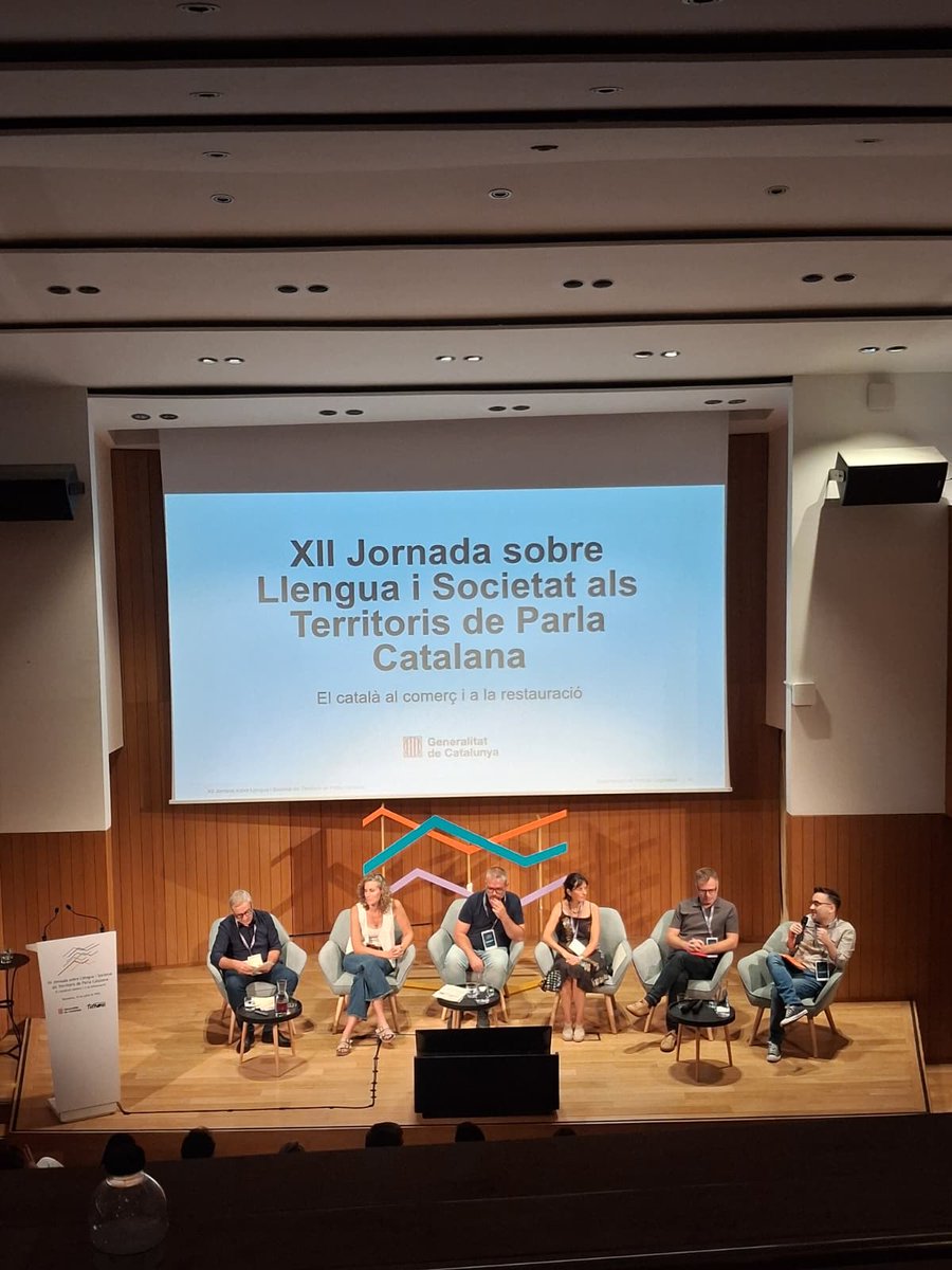 CNLBarcelona's tweet photo. ✅ Assistim a la jornada sobre llengua i societat per parlar sobre el català al comerç i a la restauració

💪 Apostem perquè el català sigui present al sector comercial amb projectes com "Comerços aprenents"

Descobreix-lo a 👉 https://t.co/ntNkfjRRjI https://t.co/ouAeJmDhPe