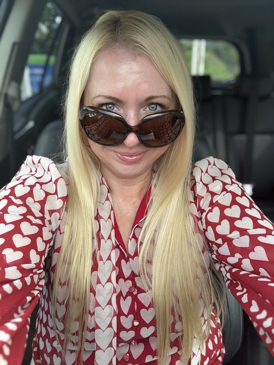 LisaAHiggin's tweet photo. Good afternoon …..🕊️💛😆🤘🏼
#lookup➡️
#therealdeal🌈
#unique💛 https://t.co/he1MyvSbE2