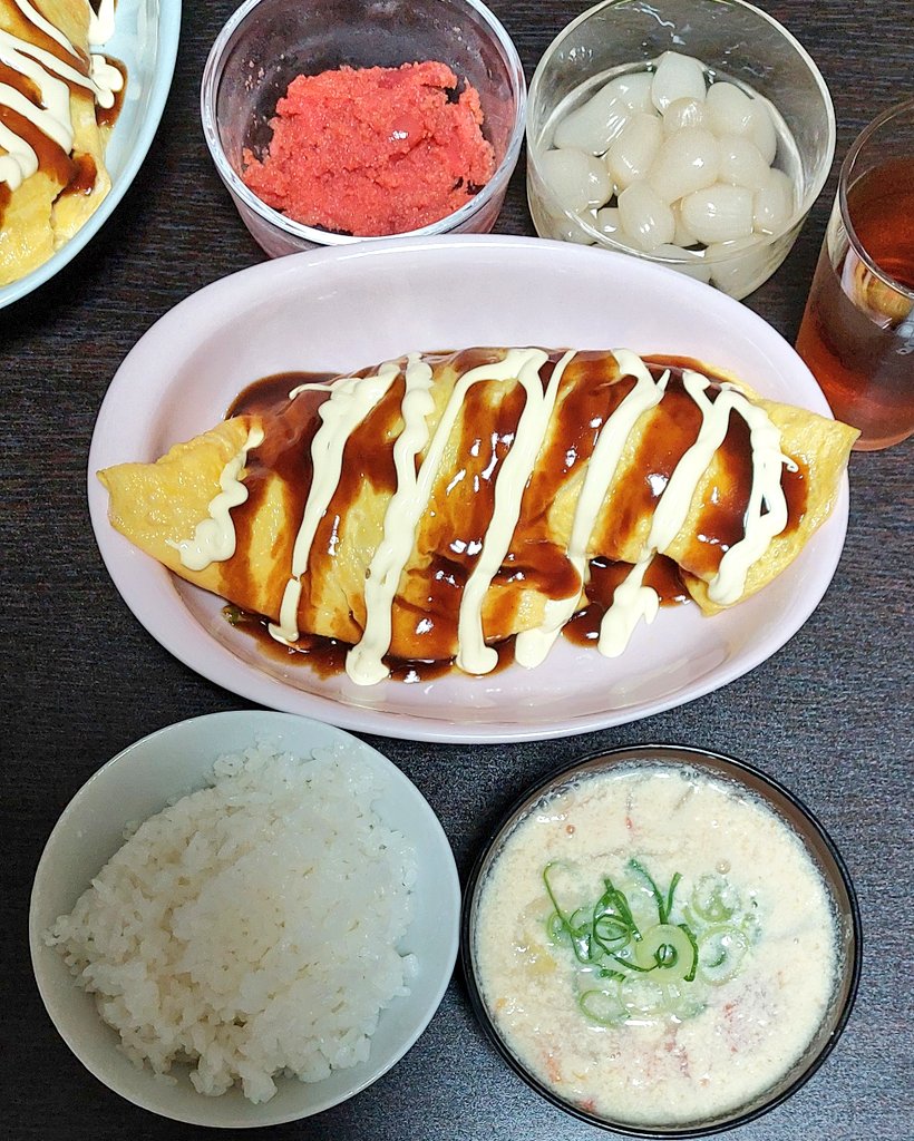 ruukarei's tweet photo. 今日の晩ごはん‼️✨

○とんぺい焼き
○トマトとキャベツの豆乳スープ
○明太子、らっきょう

つい3日くらい前までエアコン無しでも過ごせたのに、もうすっかり暑いねぇ💦
汗をかいたらガッツリ食べなきゃ💕 https://t.co/wEIJfARado