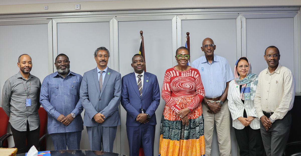 NwanneObahor's tweet photo. A great pleasure to have met the team from the @nbiweb led by Dr Nestor Niyonzima, Executive Director, Dr Abraha Adugna, Deputy Executive Director, Dr Maha Abdelraheem Ismail, Ground Water Project Technical Lead and Ms. Lydia Wamala, Communications Specialist. 

An important opportunity to jointly reflect on years of successful collaboration under our joint @theGEF financed “𝐄𝐧𝐡𝐚𝐧𝐜𝐢𝐧𝐠 𝐂𝐨𝐧𝐣𝐮𝐜𝐭𝐢𝐯𝐞 𝐌𝐚𝐧𝐚𝐠𝐞𝐦𝐞𝐧𝐭 𝐨𝐟 𝐒𝐮𝐫𝐟𝐚𝐜𝐞 𝐚𝐧𝐝 𝐆𝐫𝐨𝐮𝐧𝐝𝐰𝐚𝐭𝐞𝐫 𝐑𝐞𝐬𝐨𝐮𝐫𝐜𝐞𝐬 𝐢𝐧 𝐒𝐞𝐥𝐞𝐜𝐭𝐞𝐝 𝐓𝐫𝐚𝐧𝐬-𝐁𝐨𝐮𝐧𝐝𝐚𝐫𝐲 𝐀𝐪𝐮𝐢𝐟𝐞𝐫𝐬” 💧🌍

#SDG17