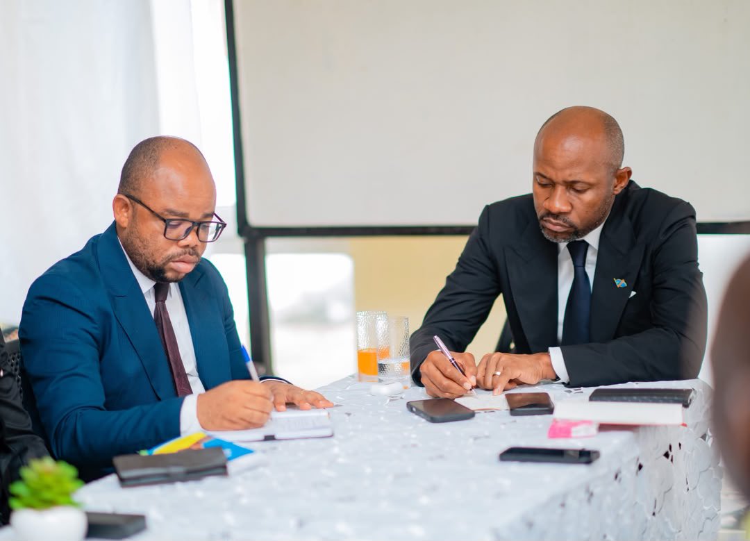 sir_malgiz's tweet photo. Joyeux anniversaire à Son Excellence @PatrickMuyaya 🥂🎂
Le Ministre de la parole et de l’écoute. 

L’histoire continue … ✍🏼 https://t.co/lX5u6pPTnq