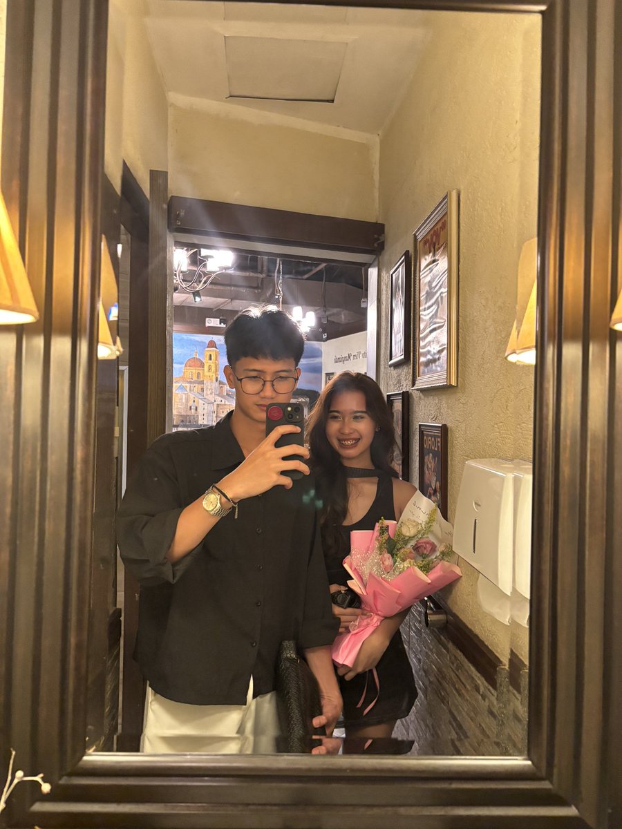 gezeinn's tweet photo. I love the fact that I am wearing heels ang he’s still taller:P https://t.co/JG1GMzhvu7