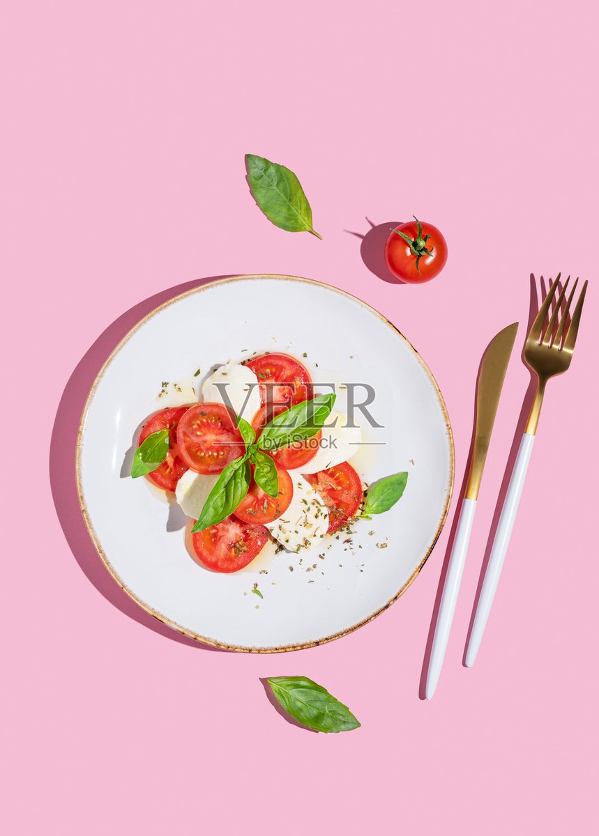 Synonym87's tweet photo. Fresh basil, cherry tomatoes and mozzarella—perfect for a quick caprese salad tonight! Grab these essentials from the local market now. https://t.co/xjOaEWwhIZ