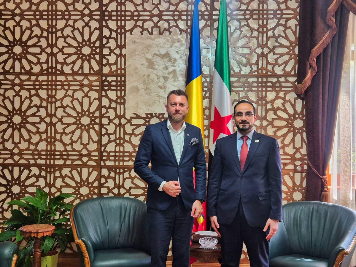 Calin__Groza's tweet photo. Am avut onoarea de a răspunde invitației Ambasadei Republicii Arabe Siriene la București și de a avea o întâlnire de prezentare cu domnul Anas Albadawi, Însărcinat cu Afaceri (Chargé d'Affaires) al Ambasadei.

În cadrul discuțiilor am abordat subiecte de interes comun și am reafirmat importanța dialogului instituțional, a diplomației și a cooperării bazate pe respect reciproc.

Mulțumesc domnului Anas Albadawi pentru primirea cordială și îi doresc mult succes în îndeplinirea mandatului său în România.

#Diplomație #Dialog #Cooperare #România #Siria
#calingroza #maramures #impreuna