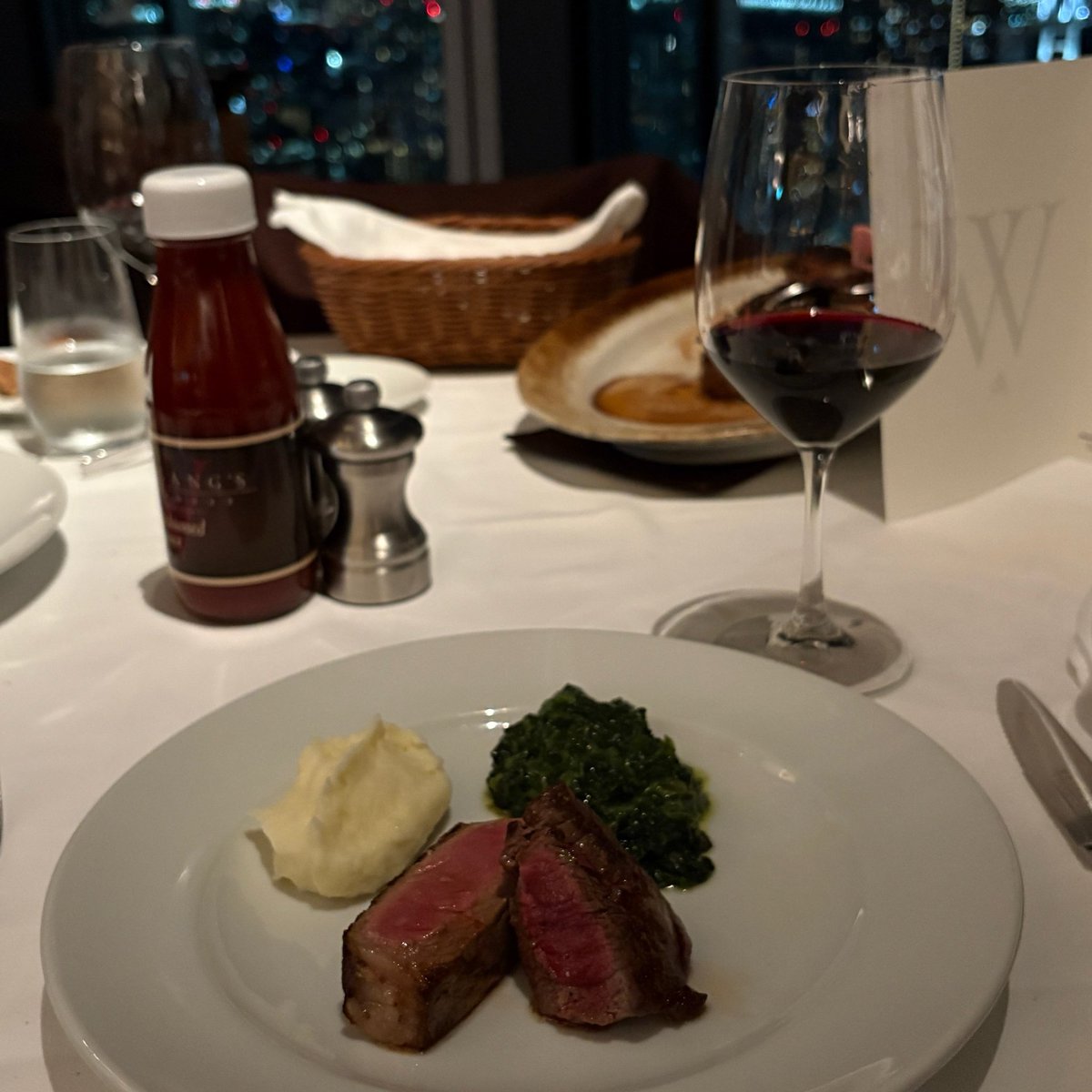 rakurakutaroo's tweet photo. 本日27歳になりました。
ウルフギャング美味すぎるな。 https://t.co/dA9Rc6S99u