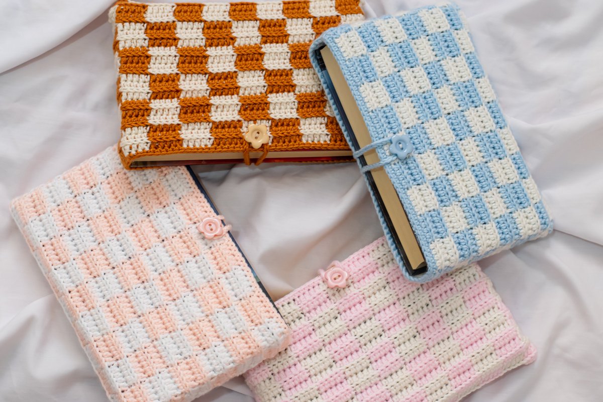 __Mrbookmark__'s tweet photo. عکس خوشگل از Book sleeve وقتی پرن✨ https://t.co/fdKHarArJL