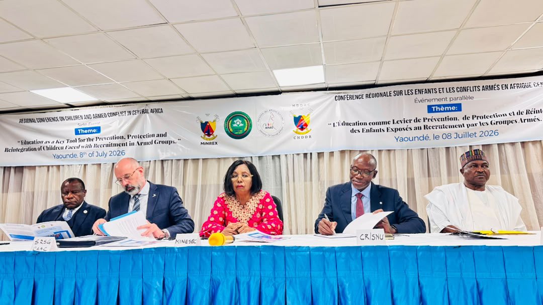 UN_Cameroon's tweet photo. On the sidelines of the regional conference on #childrenandArmedConflict, education stakeholders under the banner of CMR #CNDDR discussed education as a tool to prevent the recruitment of children into armed groups.
@UNOCA_NEWS 
@childreninwar 
#minesec https://t.co/FiapCioexB