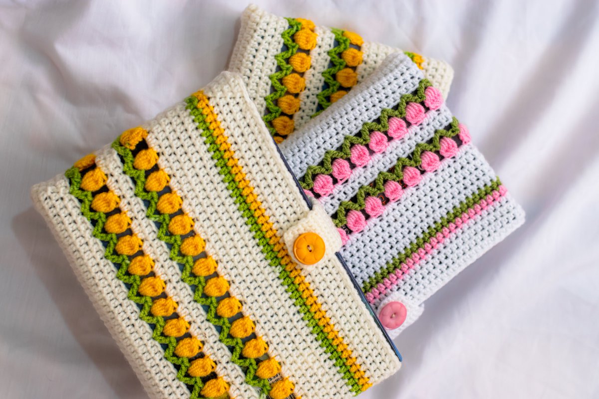 __Mrbookmark__'s tweet photo. عکس خوشگل از Book sleeve وقتی پرن✨ https://t.co/fdKHarArJL