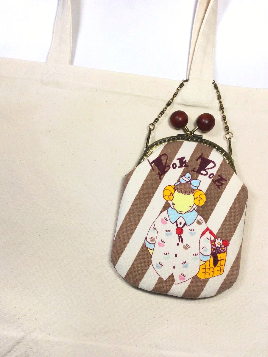 BonBon_Kyoto's tweet photo. チェーンがつけられるがま口たちをまとめてみました！👛

ポシェットにできる長いチェーンを付けていただいてもいいですし、短いチェーンも新たに加わりましたので、バックやトートにも付けていただけます！

チャームやマスコット気分で一緒にお出かけしてもらえると嬉しいです😊
#HMJ https://t.co/8jctM8HlYF
