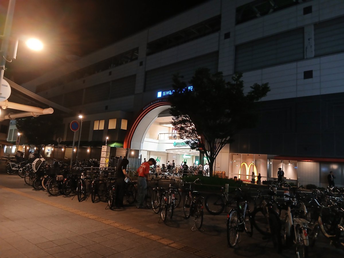 Tmk_Daze's tweet photo. 阪神西宮、人が多すぎる件について https://t.co/mZiH5LiMDo