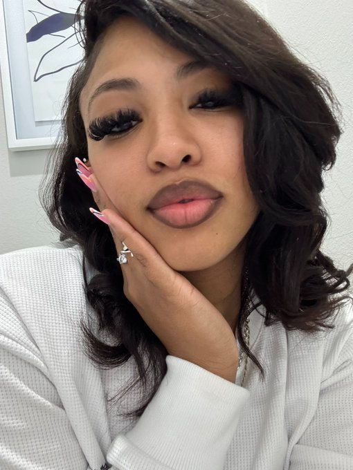 dorry7678's tweet photo. Muah💋 https://t.co/nagA0fNKFL