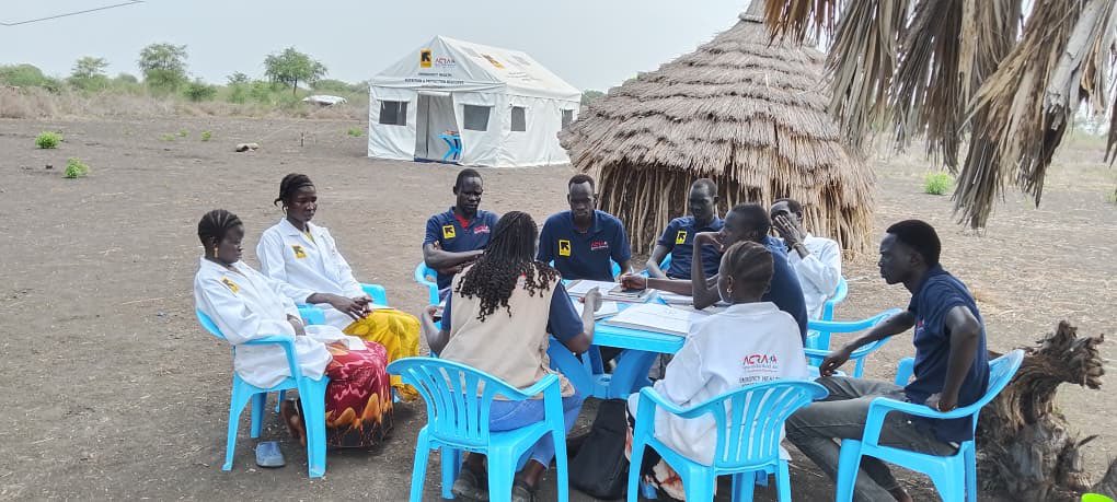 ACRA_SouthSudan's tweet photo. 📍 Ghal Boma, Chuil Payam, Nyirol County 🇸🇸

As part of ACRA’s commitment to strengthening primary healthcare, a supportive supervision visit was conducted at the Mobile Health Clinic in Ghal Boma.

The visit focused on mentoring frontline health workers, improving patient record management, strengthening medicine accountability, and enhancing the quality and timeliness of health reporting. Through continuous coaching and support, we are helping build the capacity of health workers and improve the quality of care delivered to communities.

Strengthening health systems, one facility at a time with the funding and support of @RESCUEorg.