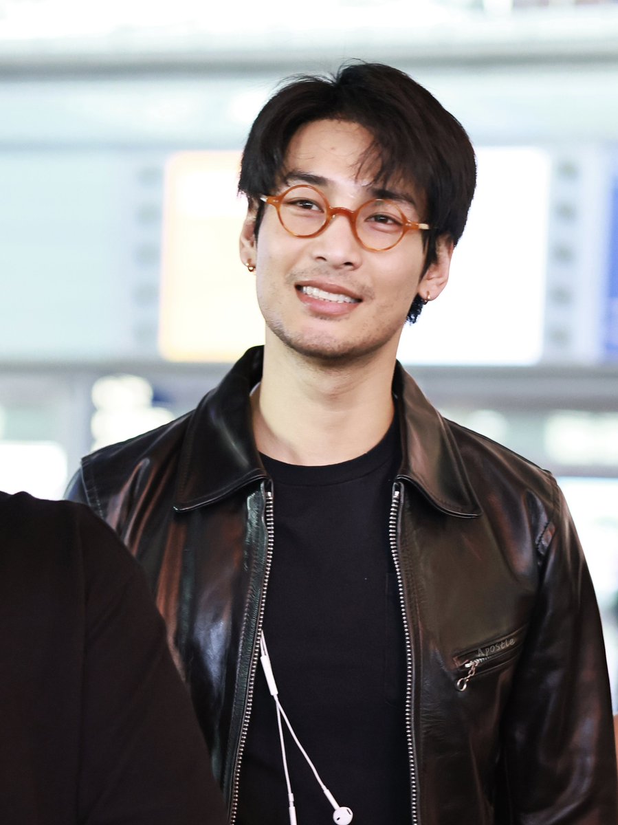 renjianfuguihu5's tweet photo. handsome cute mature

#ApoNattawin https://t.co/x0Gd0CSu6N