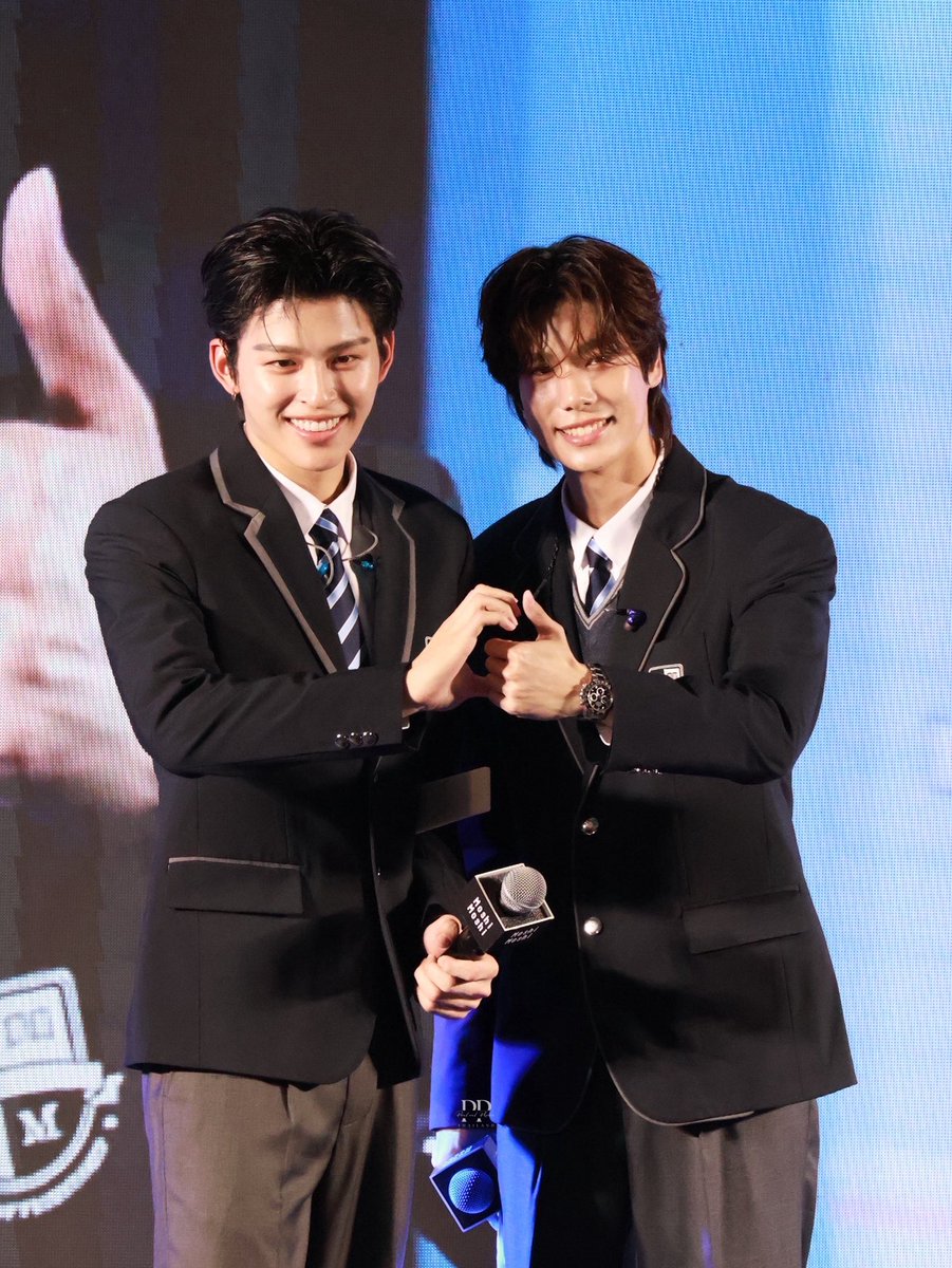 PondPhuwin Official Thailand (DoubleP) tweet media
