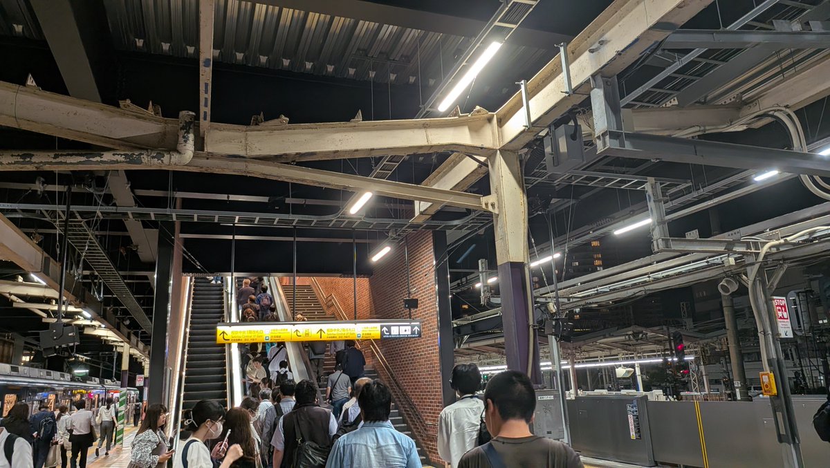 ilyn0715's tweet photo. 相鉄海老名駅、2階の改札行くのにエスカレーターやっとついた https://t.co/0tlyJY7eh8