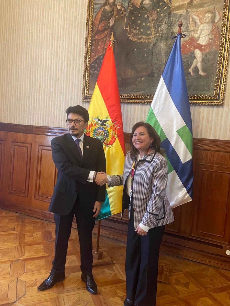 JeannetteSZ's tweet photo. Reunion fructífera de @AgendaCAF con el Canciller de Bolivia para apoyo: acuerdos de integración Chile Bolivia, apoyo a la Presidencia Pro tempore de Urupabol (Uruguay, Paraguay y Bolivia), taller de Política internacional, Promoción de Exportaciones y Acuerdos comerciales. https://t.co/csPzxDH0xl