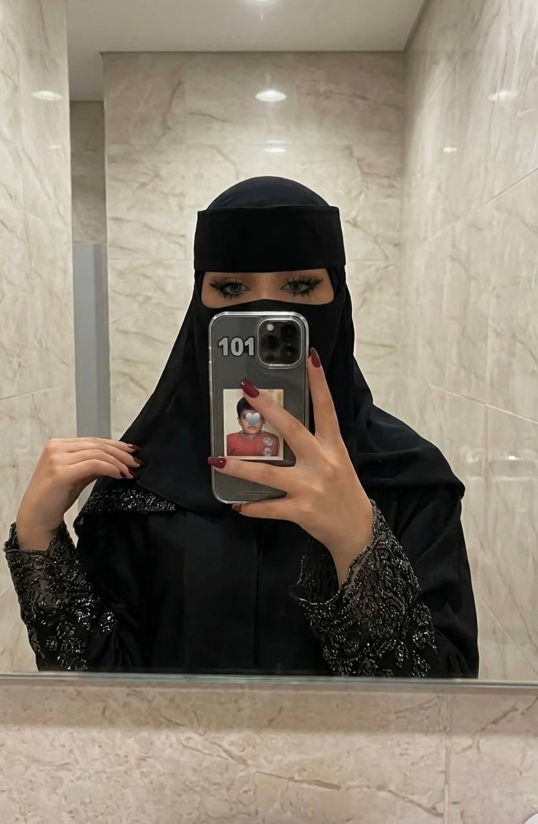cju_88's tweet photo. جمعة مباركة يا رجال البيت..كل ويكند تشوف كشختها المبالغه!!! و اذا سألتها وين؟ تقول لك التصريفه المعتاده: بيت صديقتي 

بس الحقيقه هي طالعه تهيص بالكوفيهات و تتشبك و رجال البيت واثق انها في بيت صديقتها ، مافكرت ليه كل الكشخه هذي وهي رايحه بس بيت ��ديقتها الي تشوفها كل يوم؟ فكر زين😉 https://t.co/ghwvcMcYxb