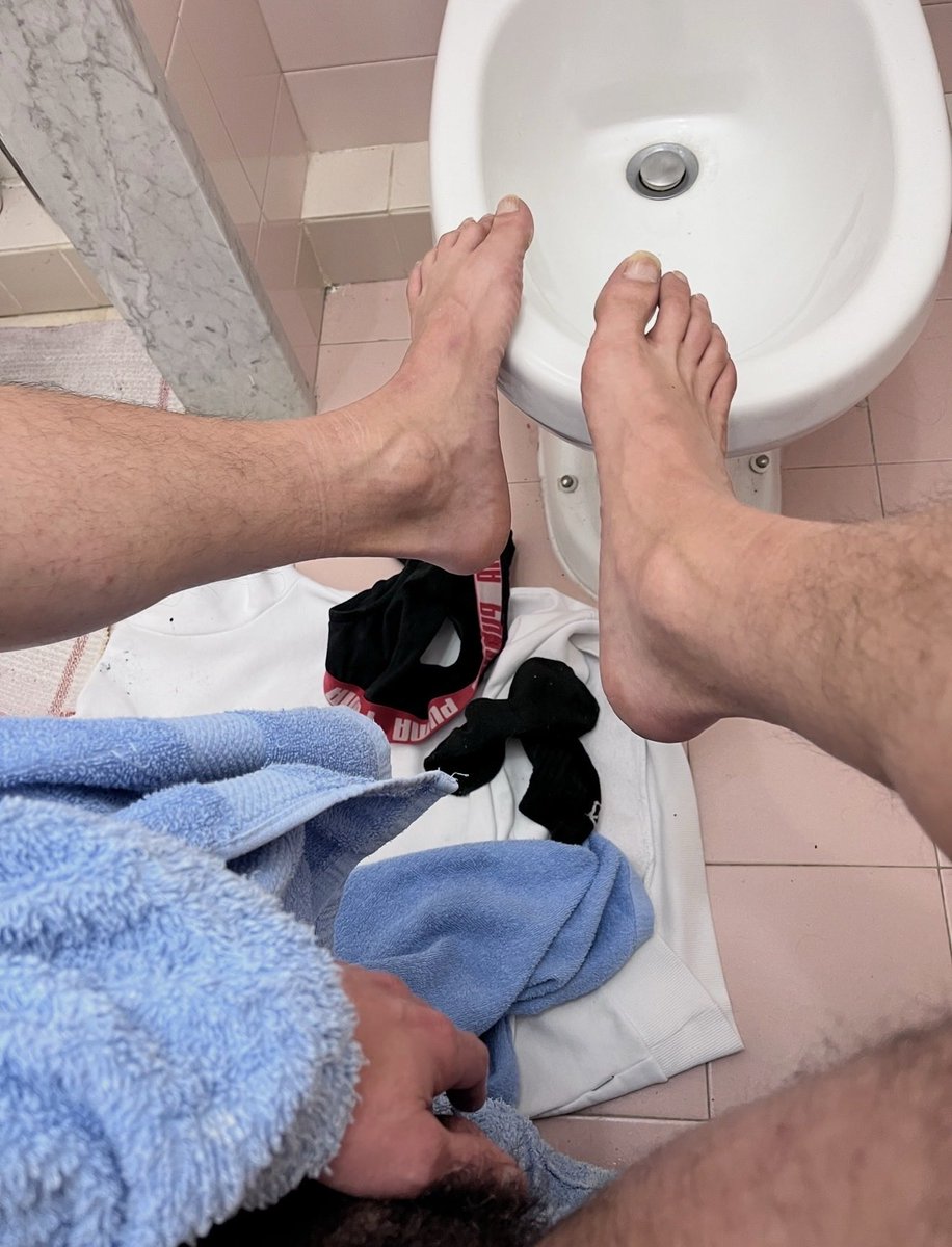 Antonin25423727's tweet photo. Ho bisogno di un massaggio π£
#gay #hotgay #italiangay #feetfetΔ±sh #feet
https://t.co/GeP6Zl8RCT https://t.co/hZ026QkE9B