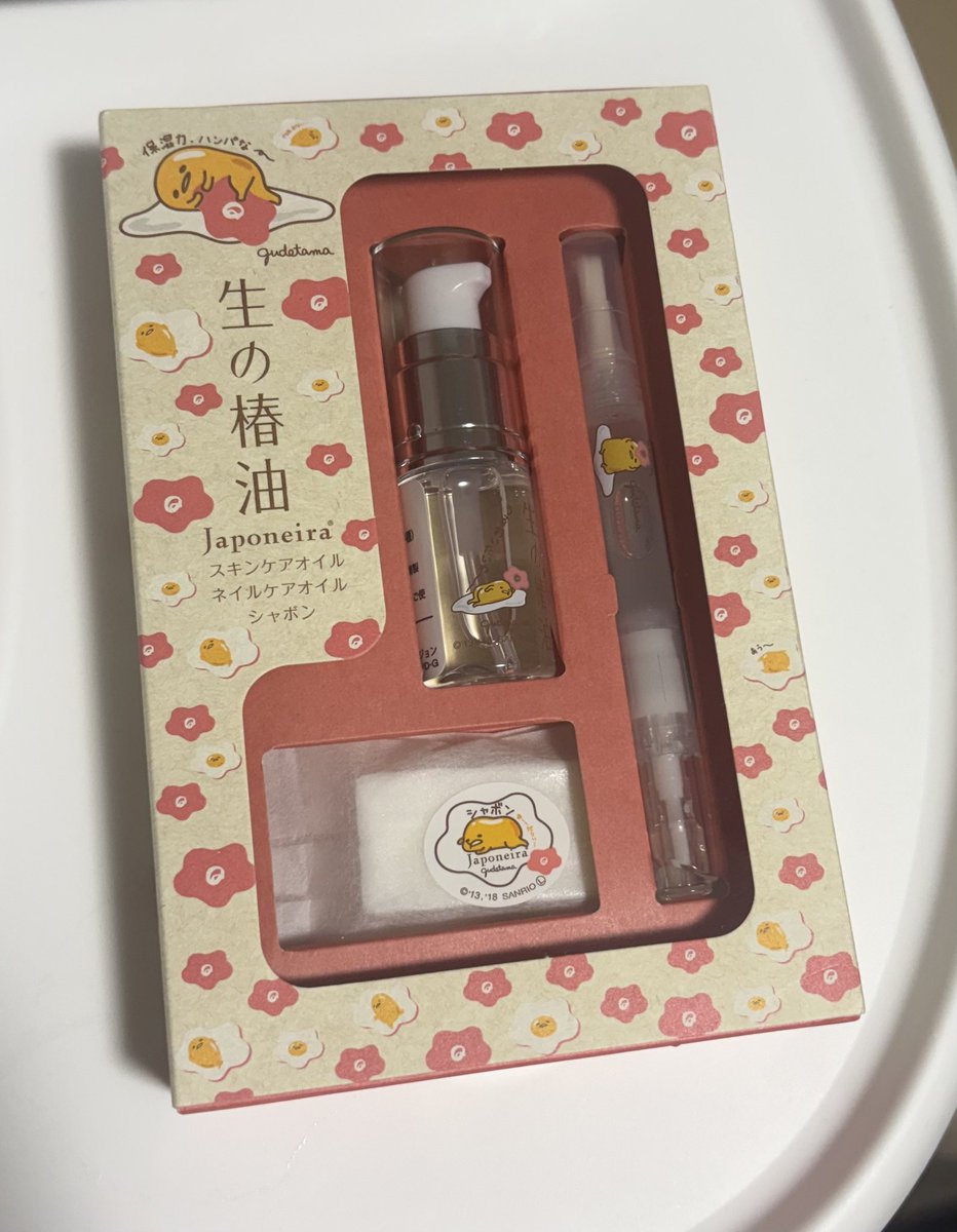 chopi195's tweet photo. 伊豆大島へ旅ったこんな物が売ってました

お値段は3600円と中々高価な物ですが大島産の椿オイルなので記念にもなります

岡田港ターミナル2階で販売してました　

#伊豆大島　#ぐでたま https://t.co/PlGYhDfA8m