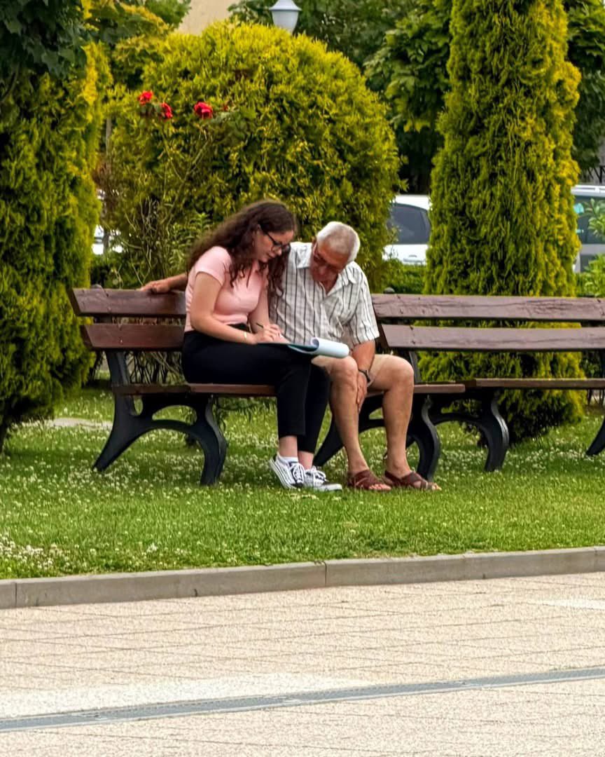 Calin__Groza's tweet photo. Vocea comunității contează, iar schimbarea începe prin a asculta oamenii.

În cadrul biroului parlamentar, echipa de tineri care a început programul de internship din această vară a desfășurat un sondaj de opinie în rândul băimărenilor, pentru a identifica principalele probleme și priorități ale comunității.

Răspunsurile primite arată că infrastructura, costul vieții, dezvoltarea economică, migrația tinerilor, educația și sănătatea se află printre principalele preocupări ale cetățenilor. Aceste rezultate reprezintă un punct de plecare valoros pentru a înțelege mai bine nevoile reale ale oamenilor și pentru a orienta inițiativele viitoare.

Le mulțumesc tuturor celor care și-au făcut timp să răspundă la întrebările sondajului, dar și tinerilor implicați în acest proiect pentru seriozitatea, implicarea și dorința de a contribui activ la viața comunității.

Dialogul cu cetățenii rămâne cea mai bună cale de a construi soluții care răspund nevoilor reale.
#calingroza
#deputat
#maramures
#impreuna
#upr