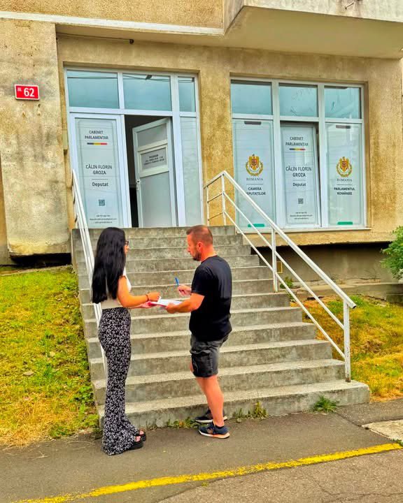 Calin__Groza's tweet photo. Vocea comunității contează, iar schimbarea începe prin a asculta oamenii.

În cadrul biroului parlamentar, echipa de tineri care a început programul de internship din această vară a desfășurat un sondaj de opinie în rândul băimărenilor, pentru a identifica principalele probleme și priorități ale comunității.

Răspunsurile primite arată că infrastructura, costul vieții, dezvoltarea economică, migrația tinerilor, educația și sănătatea se află printre principalele preocupări ale cetățenilor. Aceste rezultate reprezintă un punct de plecare valoros pentru a înțelege mai bine nevoile reale ale oamenilor și pentru a orienta inițiativele viitoare.

Le mulțumesc tuturor celor care și-au făcut timp să răspundă la întrebările sondajului, dar și tinerilor implicați în acest proiect pentru seriozitatea, implicarea și dorința de a contribui activ la viața comunității.

Dialogul cu cetățenii rămâne cea mai bună cale de a construi soluții care răspund nevoilor reale.
#calingroza
#deputat
#maramures
#impreuna
#upr