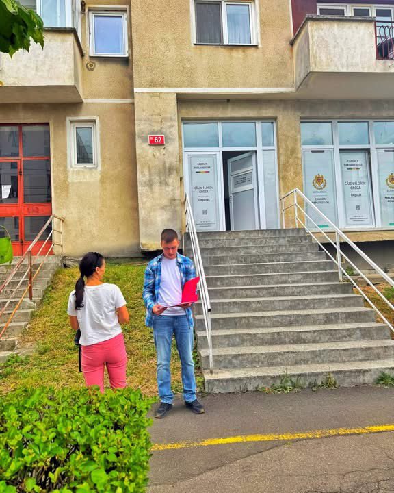 Calin__Groza's tweet photo. Vocea comunității contează, iar schimbarea începe prin a asculta oamenii.

În cadrul biroului parlamentar, echipa de tineri care a început programul de internship din această vară a desfășurat un sondaj de opinie în rândul băimărenilor, pentru a identifica principalele probleme și priorități ale comunității.

Răspunsurile primite arată că infrastructura, costul vieții, dezvoltarea economică, migrația tinerilor, educația și sănătatea se află printre principalele preocupări ale cetățenilor. Aceste rezultate reprezintă un punct de plecare valoros pentru a înțelege mai bine nevoile reale ale oamenilor și pentru a orienta inițiativele viitoare.

Le mulțumesc tuturor celor care și-au făcut timp să răspundă la întrebările sondajului, dar și tinerilor implicați în acest proiect pentru seriozitatea, implicarea și dorința de a contribui activ la viața comunității.

Dialogul cu cetățenii rămâne cea mai bună cale de a construi soluții care răspund nevoilor reale.
#calingroza
#deputat
#maramures
#impreuna
#upr