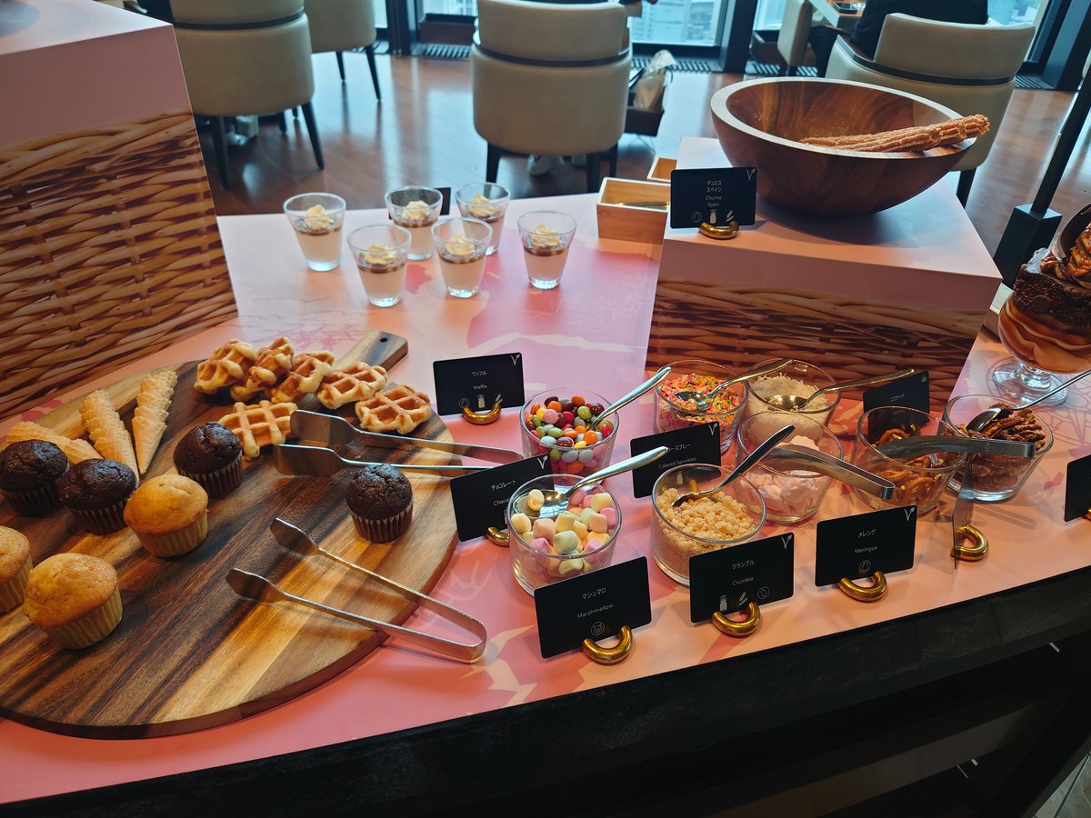harunocha07's tweet photo. コンラッド大阪のスイーツビュッフェは普段食べれない海外のおやつが食べれるので本当に最高です胃袋ふたつ欲しい🤩 https://t.co/EpzCHE1FpJ