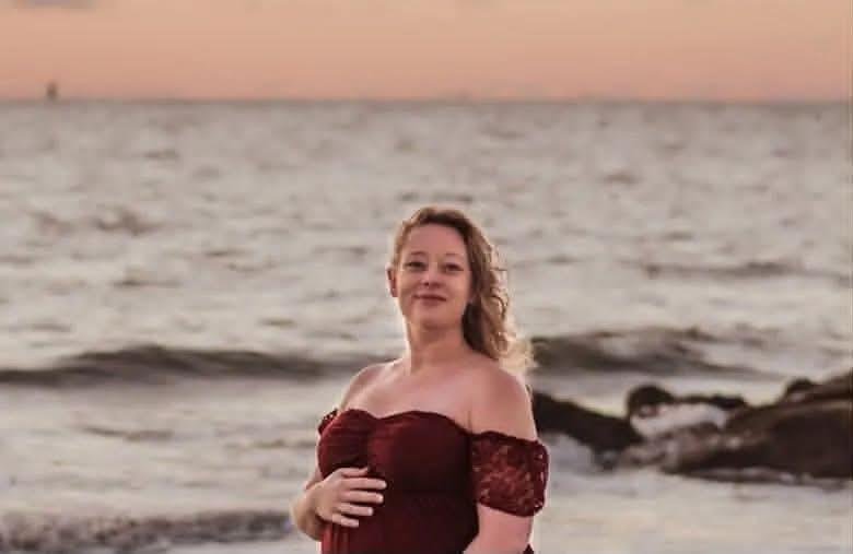 sarrah_bellus's tweet photo. Six months ago today, Renee Good was shot and killed by a masked ICE agent in Minnesota. 

We will never forget her. https://t.co/x8EUQ9r1cp