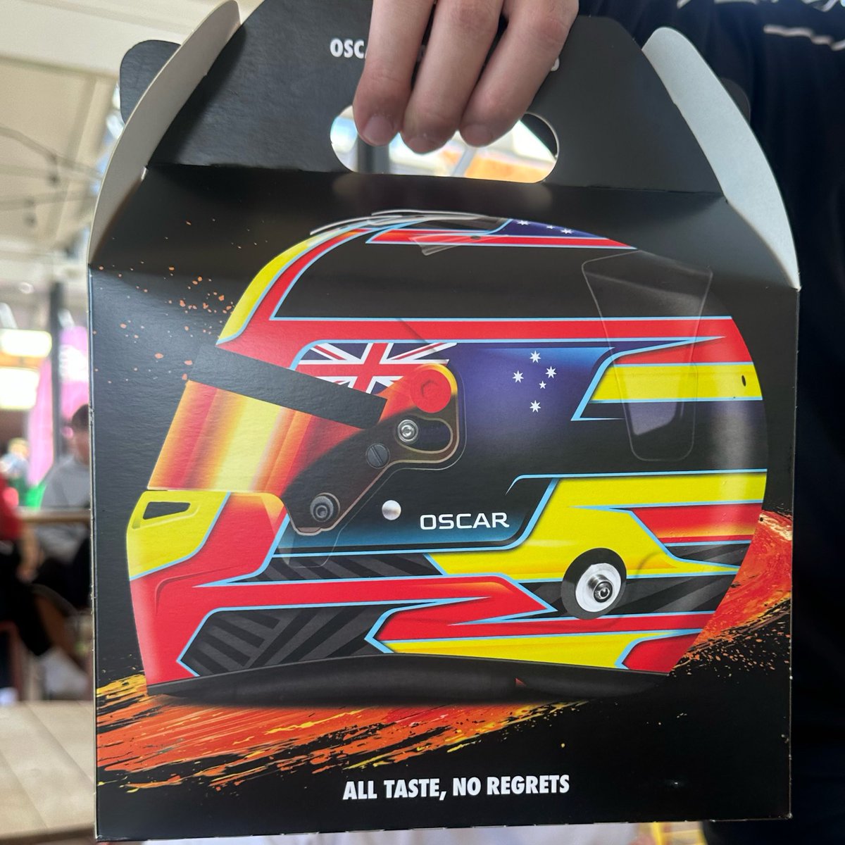 simplysasya's tweet photo. kemarin koko gw beli burgernya oscar 🤭🤭 https://t.co/WfqwuF2G2V