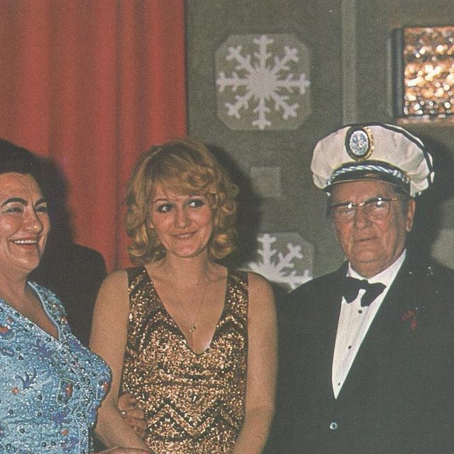 YugoslavVisuals's tweet photo. Tito and Jovanka Broz with Serbian flight attendant Vesna Vulović, recognized by Guinness World Records for surviving the highest fall without a parachute. She survived a fall of 10,160 meters (33,330 feet) after an airplane explosion in 1972. https://t.co/oNXL2wNI9y