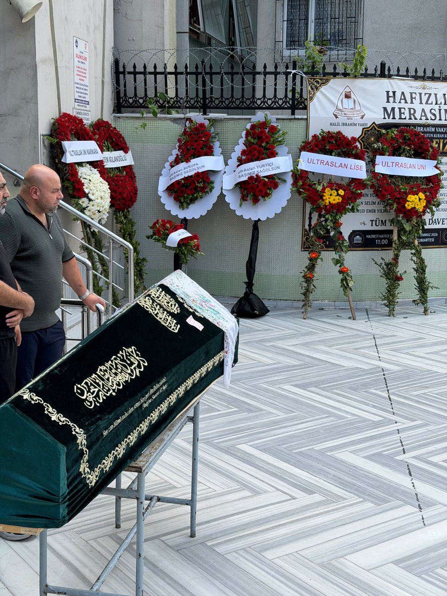 uAYurtici's tweet photo. Cahit Mandeş ağabeyimizin kıymetli annesinin son yolculuğunda yalnız bırakmadık. Mekanı cennet olsun. 

#uAYurtiçi https://t.co/SNJ1PrHP4K