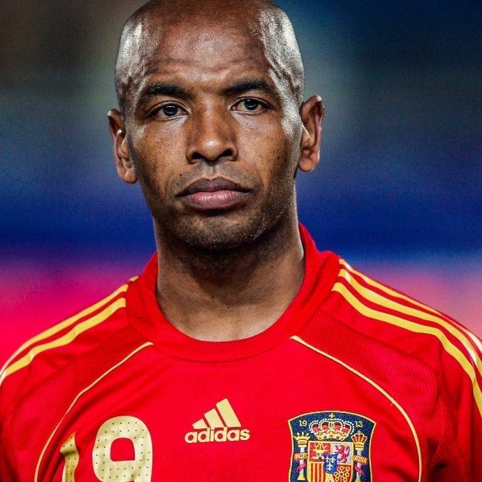 eurofootcom's tweet photo. 🇪🇸👑 Marcos Senna turns 50 today. One of the most underrated Spanish midfielders. He was key to Spain winning EURO 2008. ✨ https://t.co/PSBNxIRlAp
