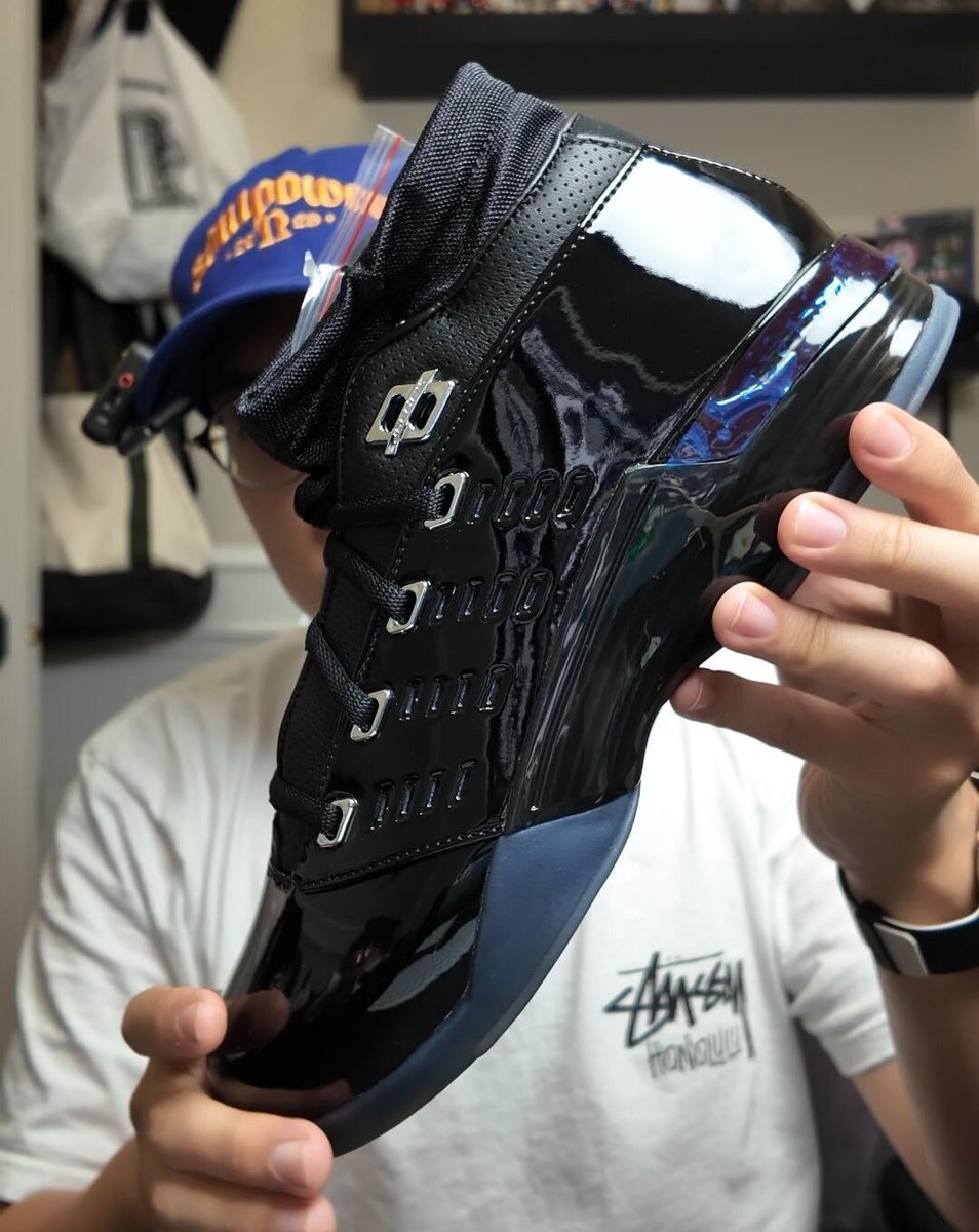 KicksFinder's tweet photo. FIRST LOOK: Air Jordan 17 Low SP "Black Patent" 🐈‍⬛

🗓️ August 8th, 2026
📝 IV7640-001 (MENS)
💰 $245 USD
📸 IG: tanztz
💵COP OR 🚮DROP? https://t.co/FhW4es8YqO