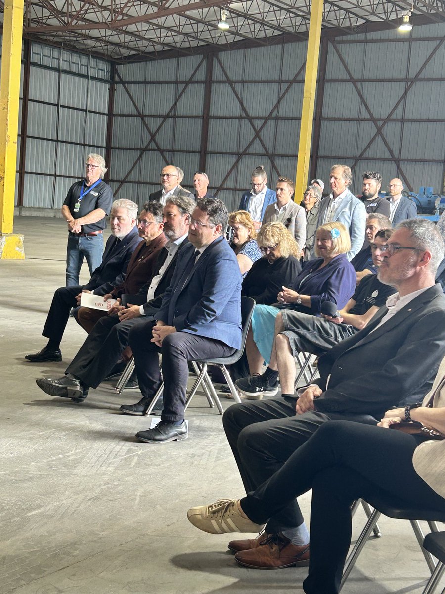 BDrainvilleQc's tweet photo. Une étape décisive est franchie pour le port de Matane! ⚓️

Notre gouvernement autorise la poursuite de la planification de ce projet majeur, incluant le lancement prochain de la procédure d’évaluation environnementale.

Cette décision s’accompagne d’un investissement de 21,6 M$ pour réaliser les études, élaborer les plans et devis préliminaires ainsi que préparer le dossier d’affaires, une étape préalable essentielle à la réalisation du projet. 🤝🏻

En modernisant cette infrastructure stratégique, nous assurerons sa pérennité, renforcerons la chaîne logistique du Québec maritime et soutiendrons le développement économique de tout l’Est-du-Québec. 🚢